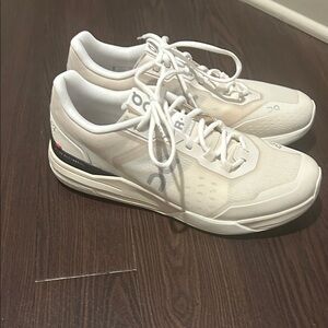 On Running Men's “The Roger Advantage” Tennis Court shoe